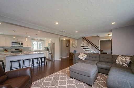 3rd image of 49 Kingsbrook Way