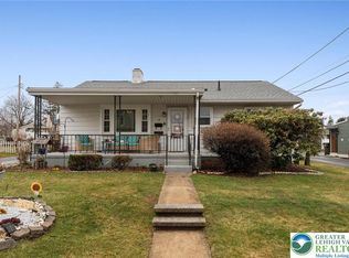 18 S Callowhill St, Topton, PA 19562