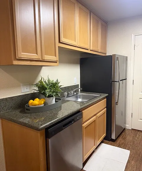 Live Oak Apartments — Photo 2