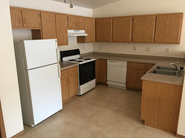 525 S Union St — Photo 6