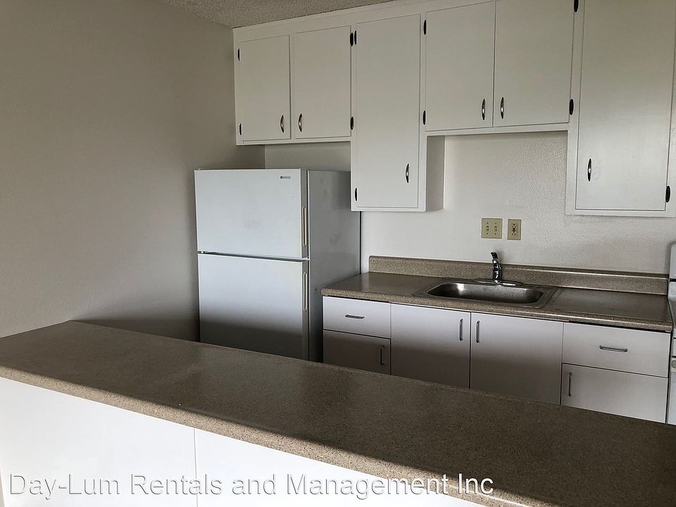 2nd image of 355 Kalanianaole St APT 220