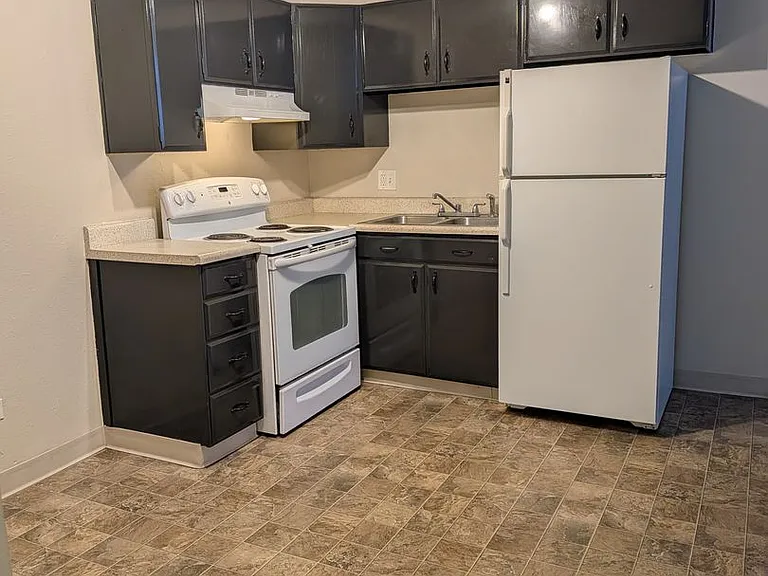 95 N Clarkson St Carolyn Arms Apartments — Photo 22
