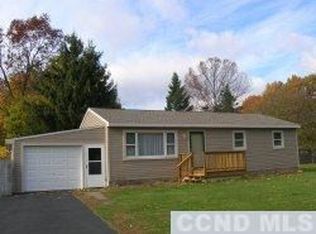 17 Hawley Rd, Niverville, NY 12130