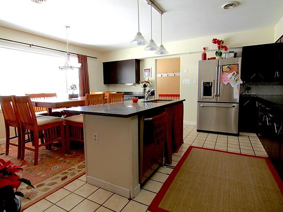4th image of 11691 Linden Dr