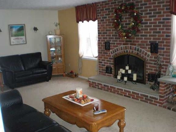 4th image of 6195 Hunters Dr