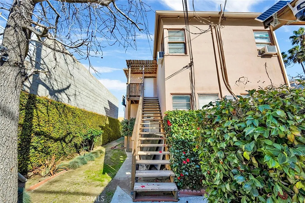 2 bed, 1050 sqft, $2,895 — Photo 1