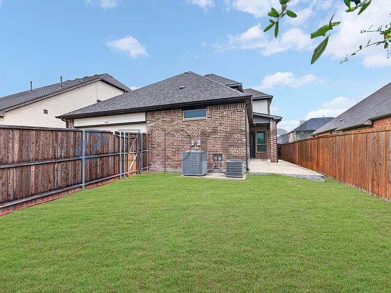 8451 Bronzegate Trl — Photo 35