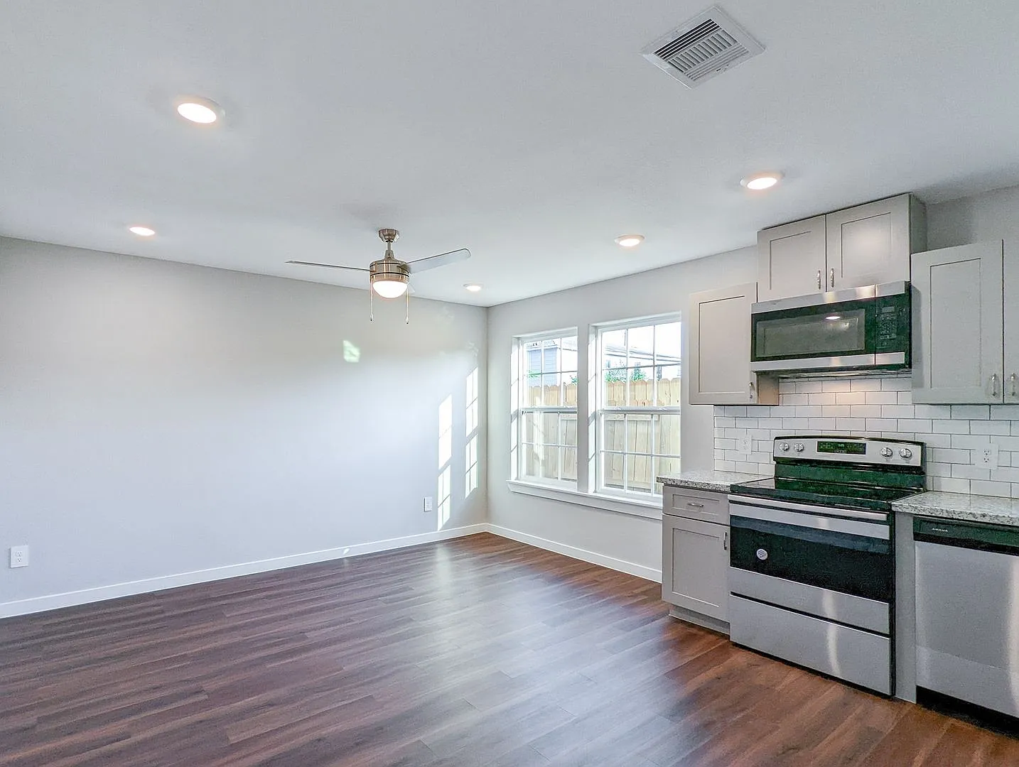 6811 Glass St. #B - Ask about our No Cash Security Deposit Option — Photo 4