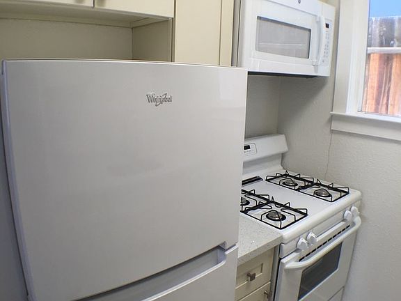 4th image of 16 Hobart Ave APT 5