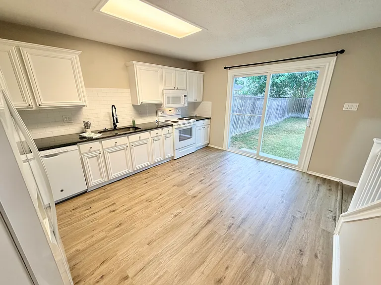 10107 Sunset Pl — Photo 9