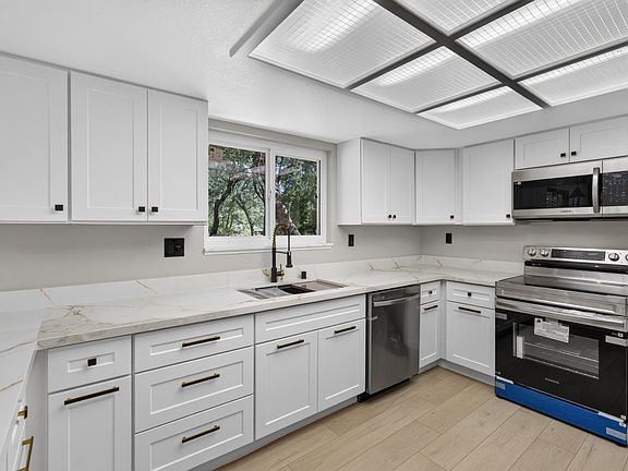 3rd image of 8185 Shane Ln