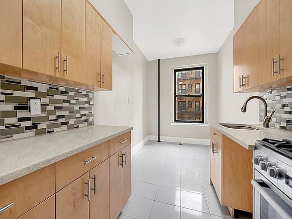 5th image of 351 Marine Ave APT C7