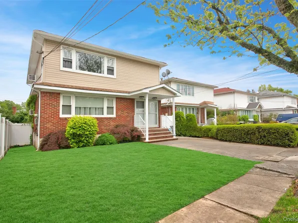 160 Laconia Avenue, Staten Island, NY 10305