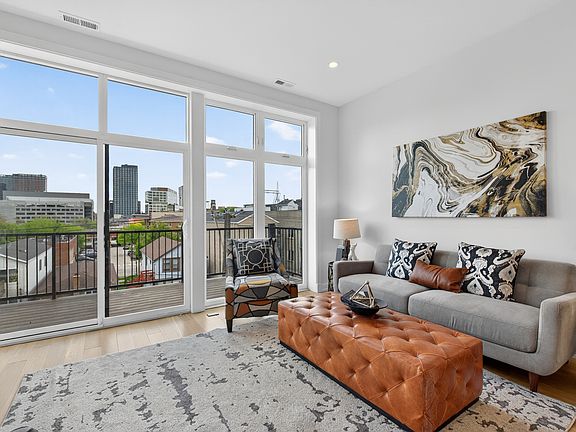 5th image of 1347 W Grand Ave #4S