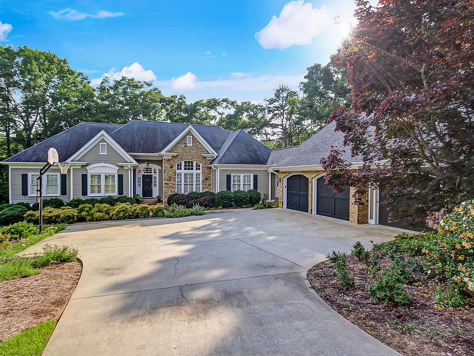 1st image of 555 Panorama Dr