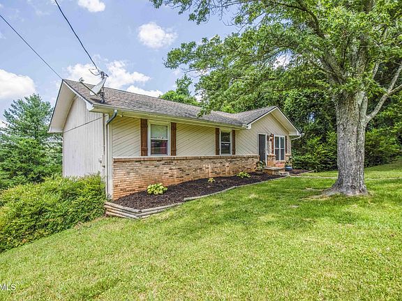 3rd image of 1313 Whittbier Dr
