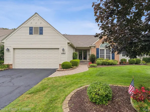 4757 Roundtree Dr, Brighton, MI 48116