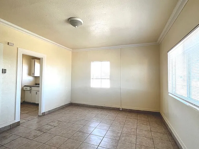 1276 Chestnut Ave — Photo 2