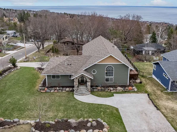 1524 Boulevard Pl, Duluth, MN 55811