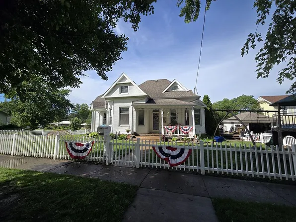 101 E Washington St, Mt Sterling, IL 62353
