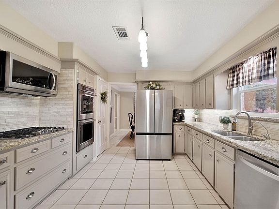 4th image of 17422 Sorrel Ridge Dr