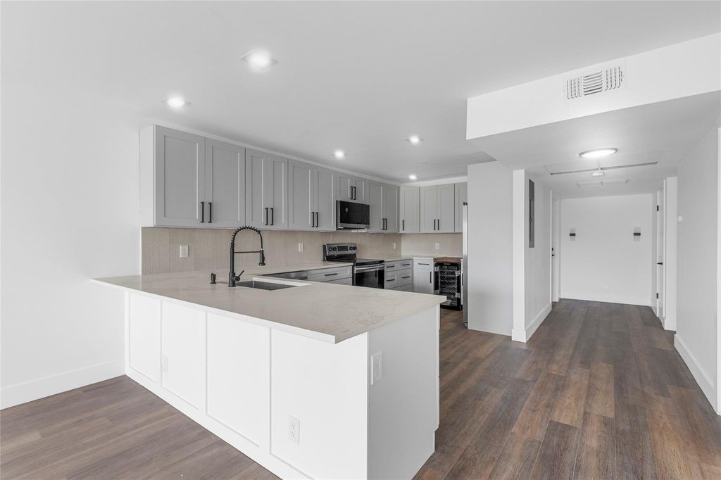 2800 N Palm Aire Drive #310, photo 6