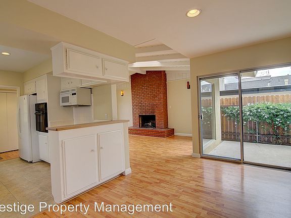 5th image of 715 Poinsettia Ave #A