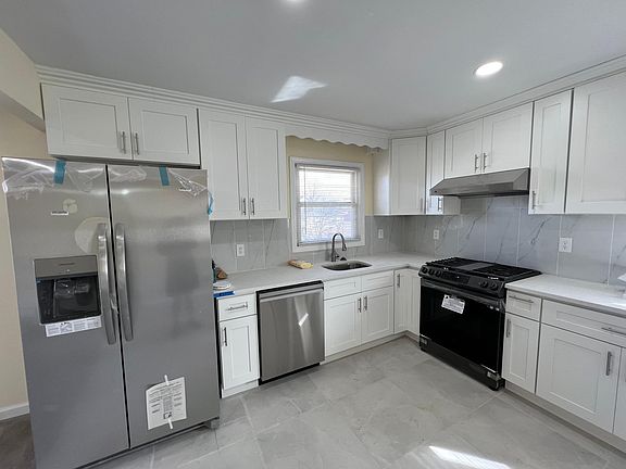 5th image of 218 Chesterton Ave Floor 2