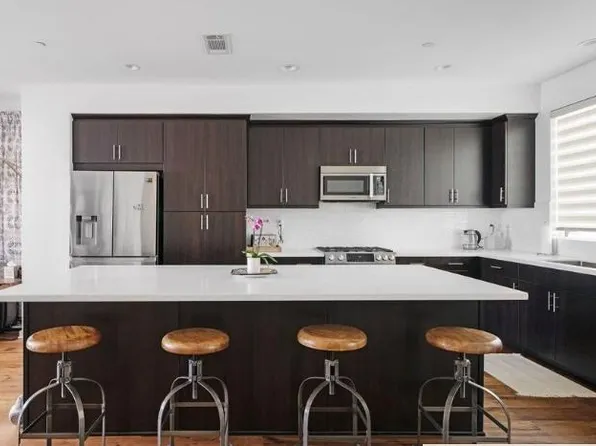 13143 W Victory Blvd, Van Nuys, CA 91401