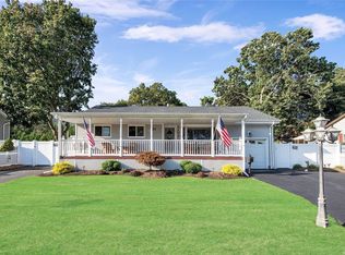 423 Elmwood St, Islip Terrace, NY 11752