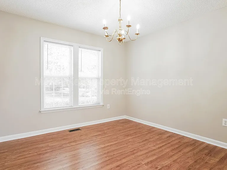 317 Cross Hill Ln — Photo 9