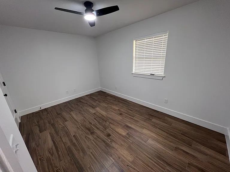 2904 W 21st St — Photo 19