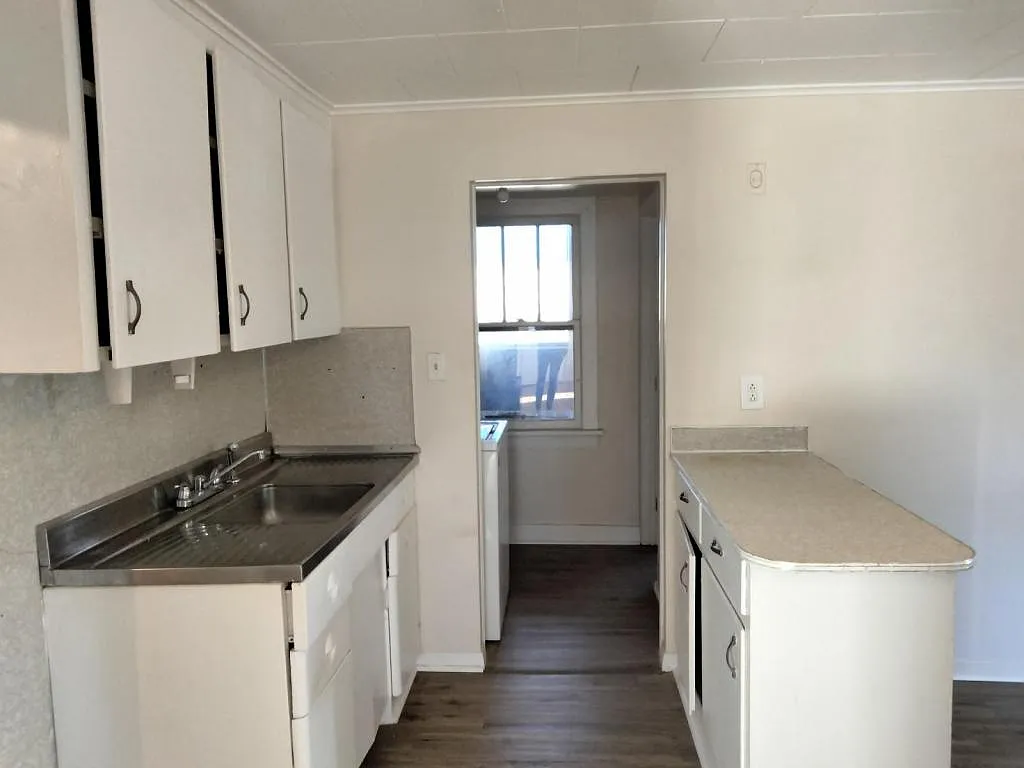 109 Guy Park, 1R — Photo 3