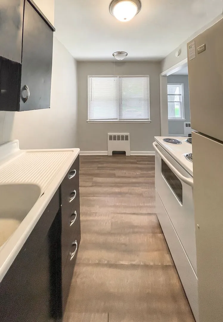 1520 W Main St — Photo 3