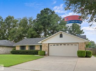 5208 Foxglove Dr, Bossier City, LA 71112