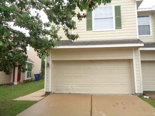 17111 Oakwood Chase Dr, Spring, TX 77379