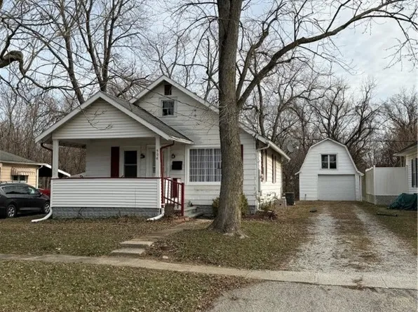 906 S 3rd St, Effingham, IL 62401