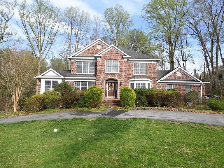 13576 Highland Rd — Photo 74