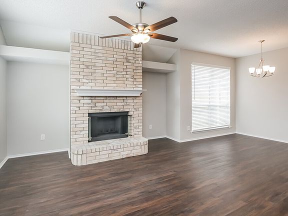 2nd image of 935 Crestwood Dr