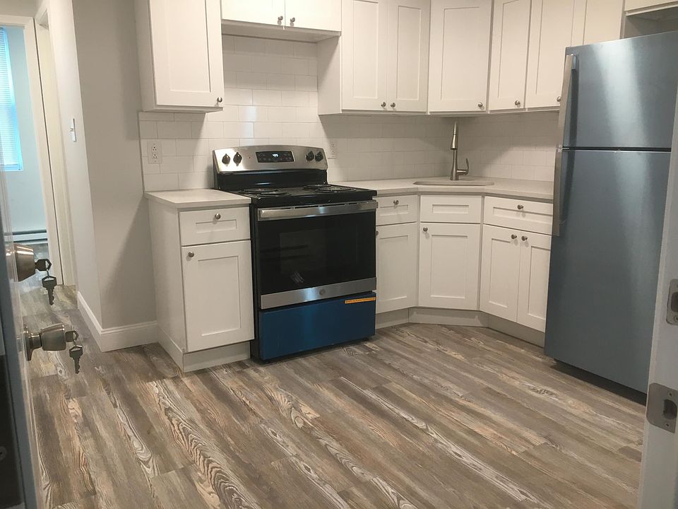 1st image of 3249 N Park Ave #2