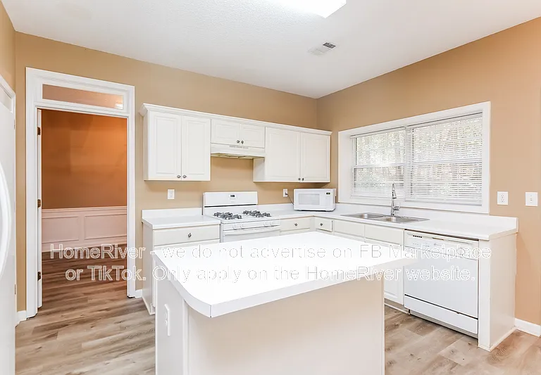 740 Westre Way — Photo 4
