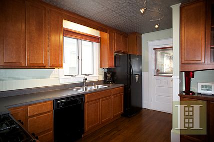 4th image of 9 Glenwood Blvd