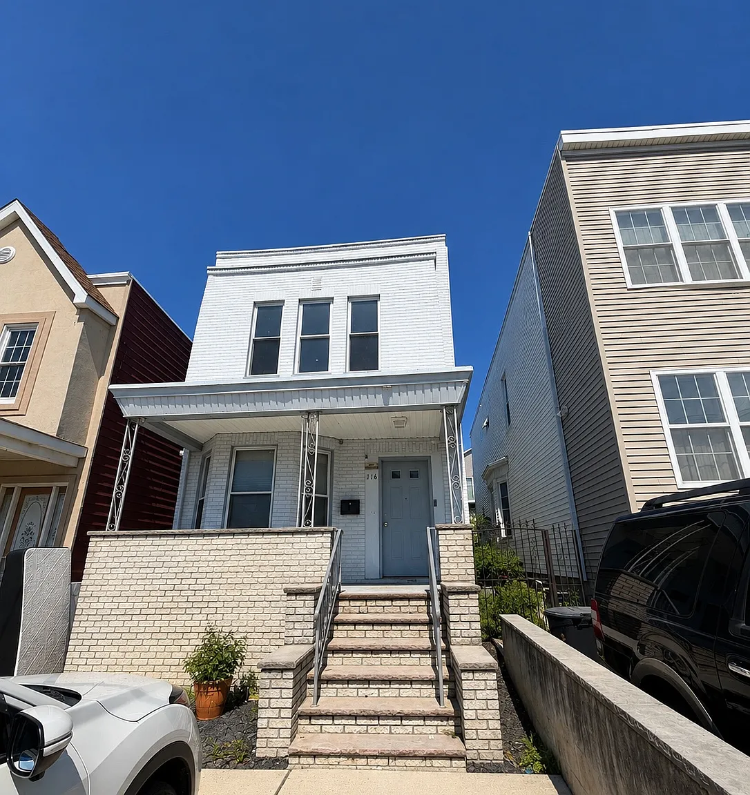 3 bed, $2,200 — Photo 1