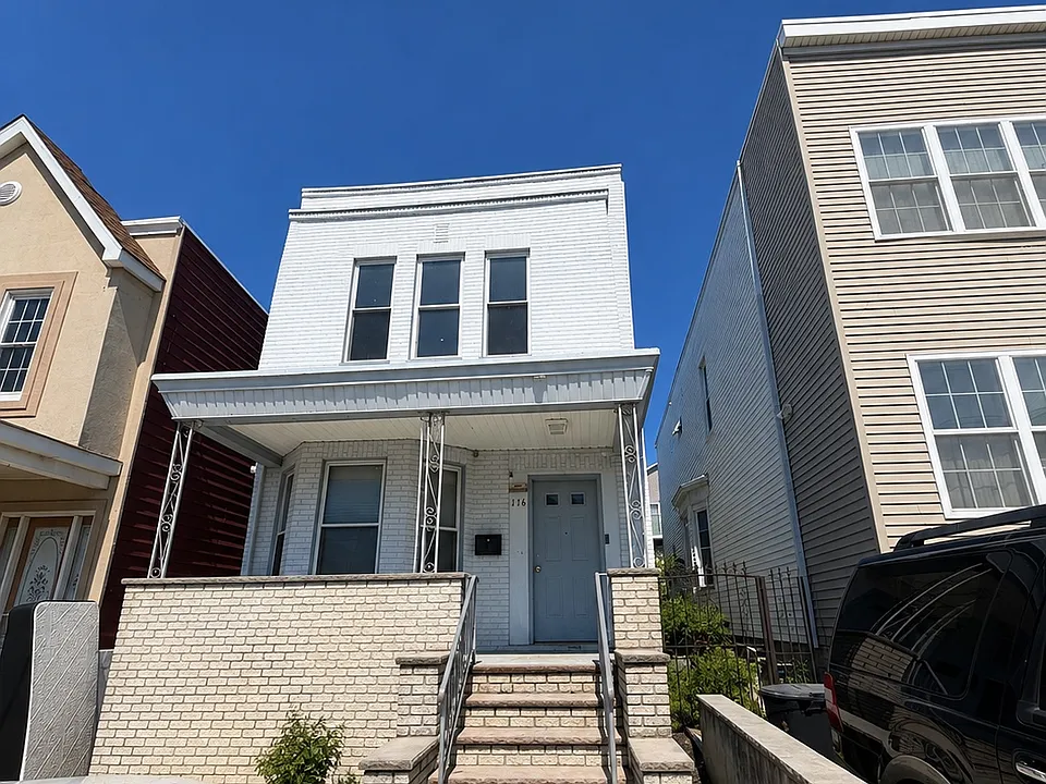 116 Lexington Ave #2
