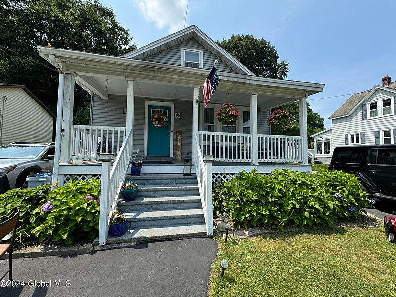 2nd image of 82 Oneida Avenue