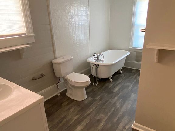 4th image of 207 E Bessemer Ave #9031076