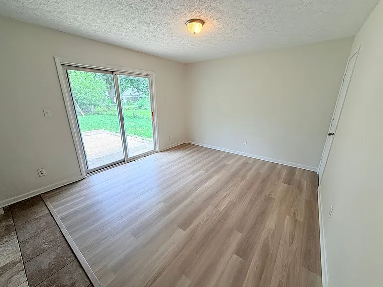 845 Middle Dr — Photo 5