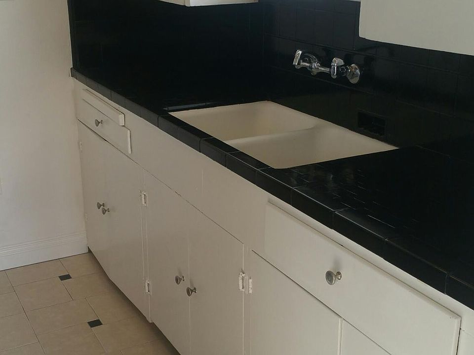 2nd image of 131 10th St APT C