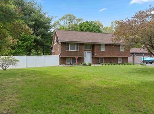54 Central St, Hudson, NH 03051
