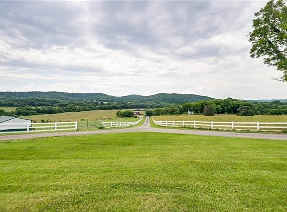 5th image of 1422 Globe Rd